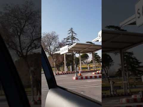 Estacionamiento conveniente en la T1 de Madrid para recoger pasajeros